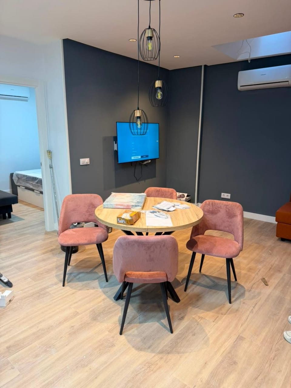 Communal lounge/ TV room, TV and multimedia, Living room, Seating area, Dining area, air conditioner