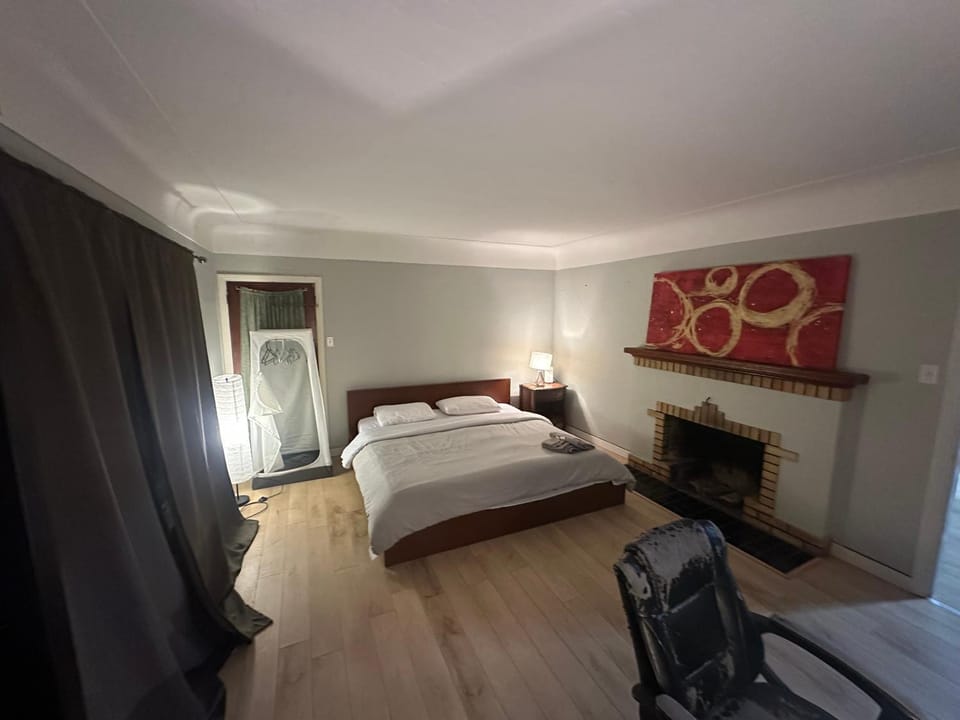 Artistic Apartment Near Downtown Apartment in Vancouver Island