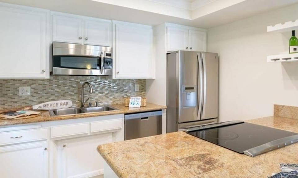 Modern 2 Bedroom Retreat Near Beach and Downtown Apartment in Manhattan Beach