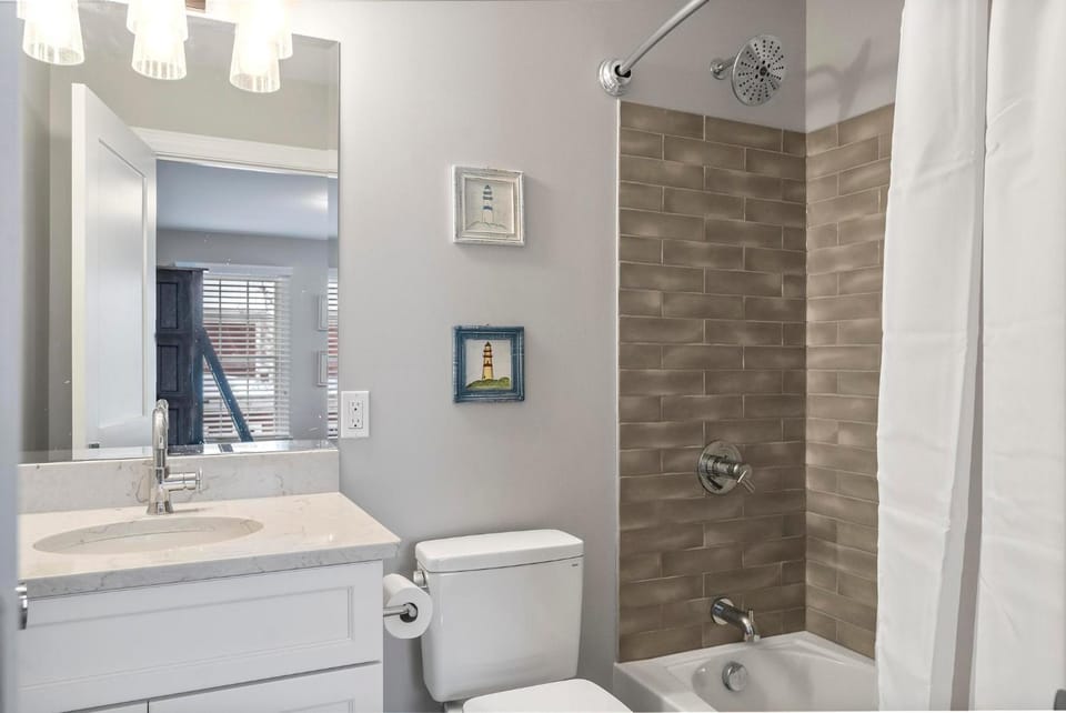 Experience luxury at Dream Weaver 47, a spacious 4-bedroom getaway in Bay Harbor, MI. House in Bay Harbor