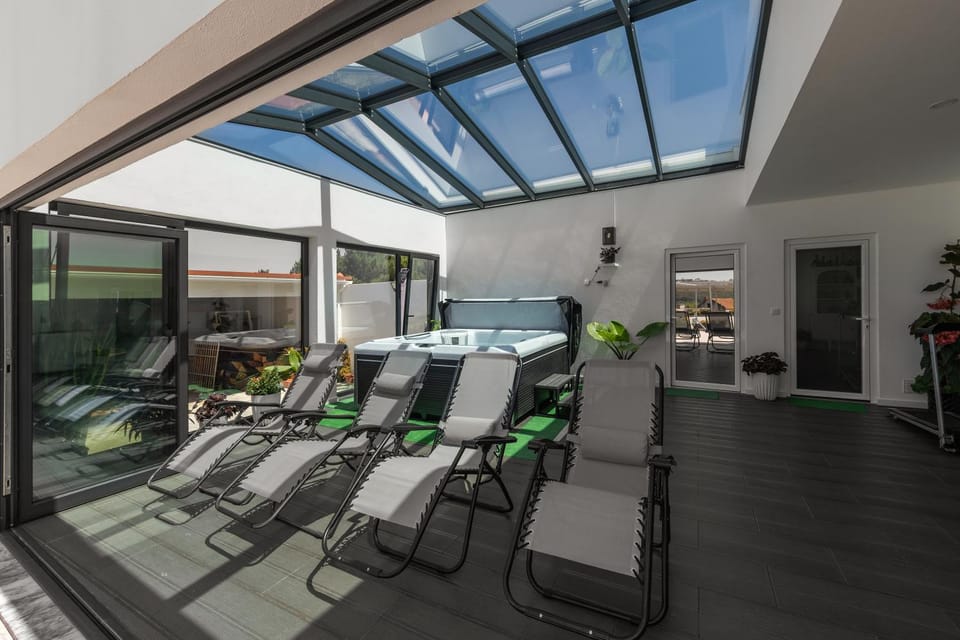 Hot Tub, sunbed
