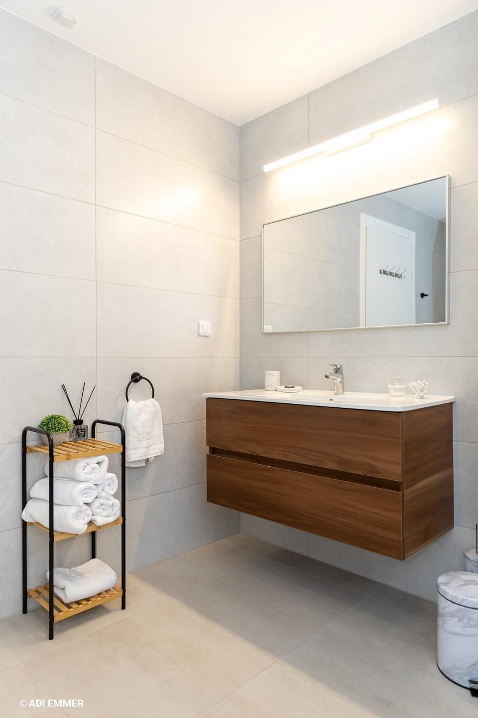 Bathroom, towels