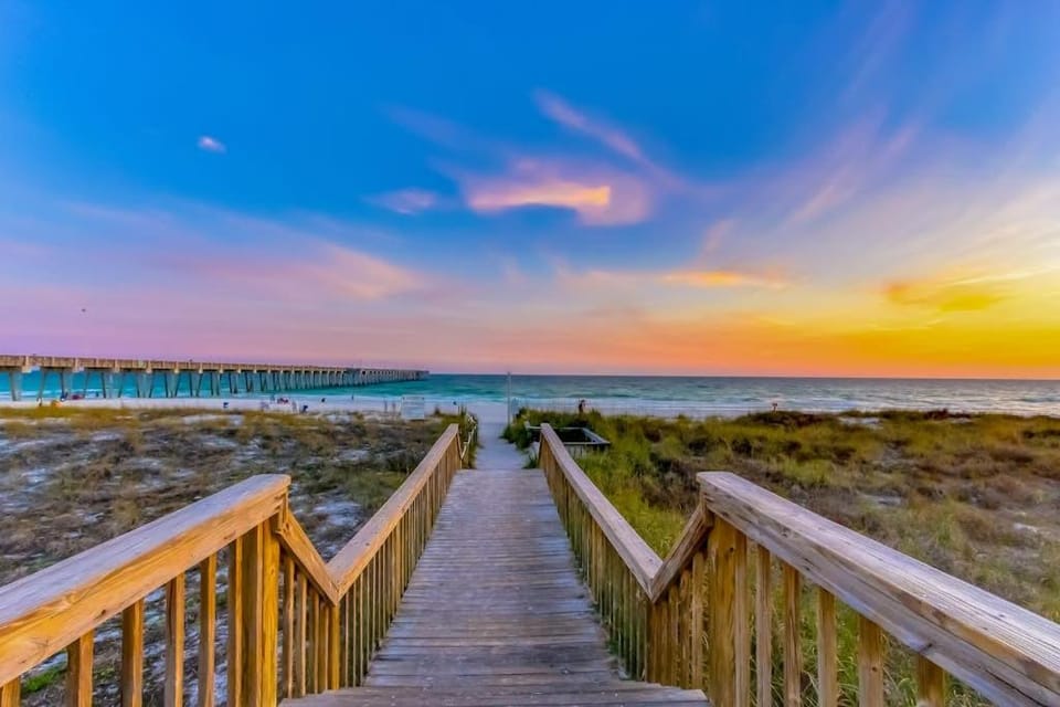 Remodeled family-friendly beachfront condo with Gulf views Pool & Hot tub House in Panama City Beach
