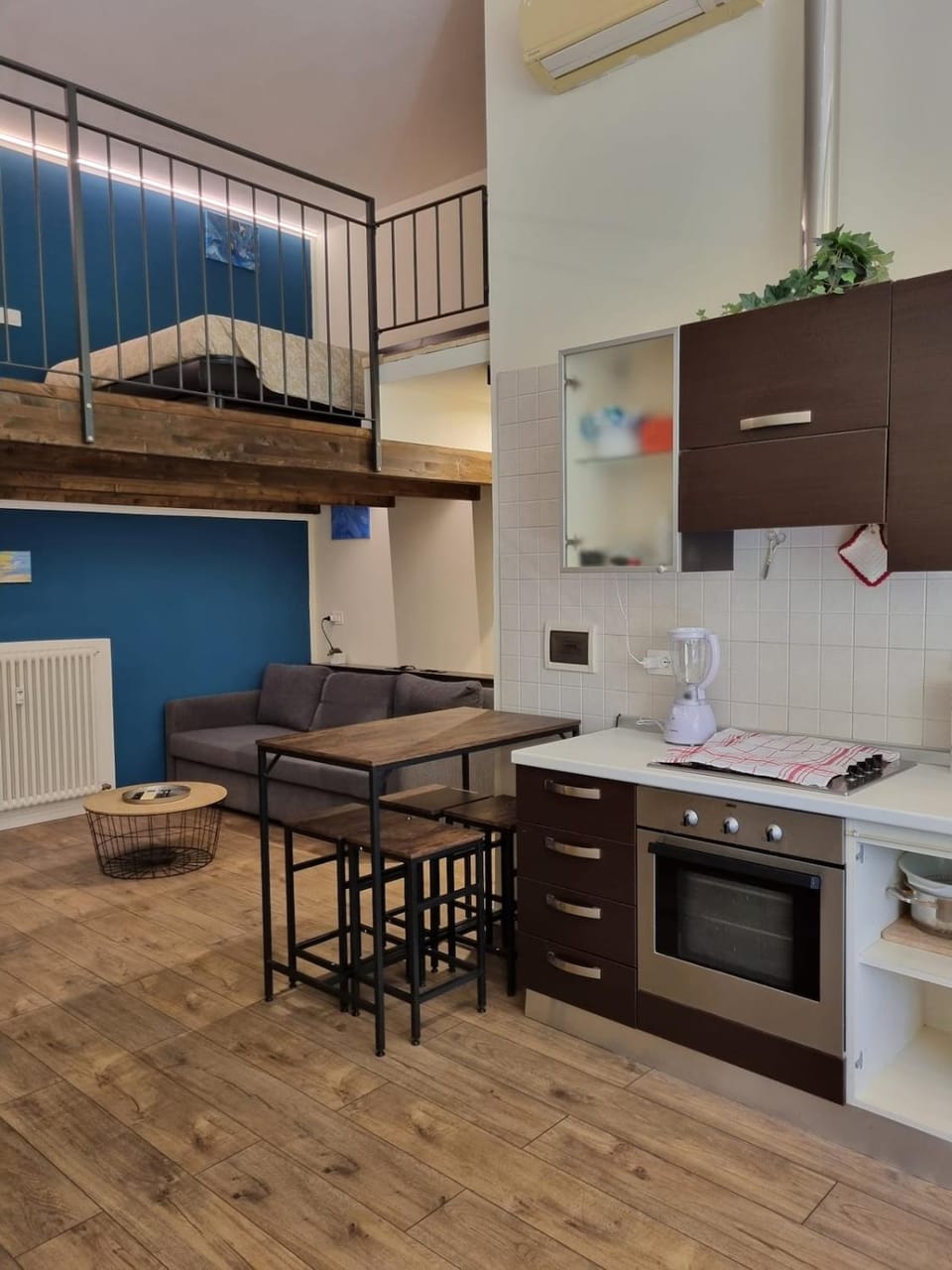 Communal lounge/ TV room, Kitchen or kitchenette, stove