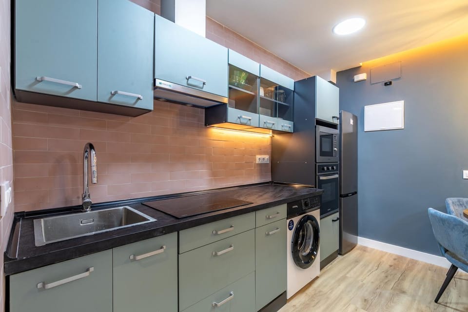 Kitchen or kitchenette, Dining area, oven, pet friendly, stove, washing machine