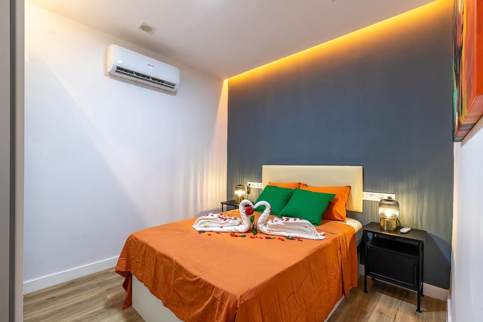 Bed, Photo of the whole room, Bedroom, air conditioner