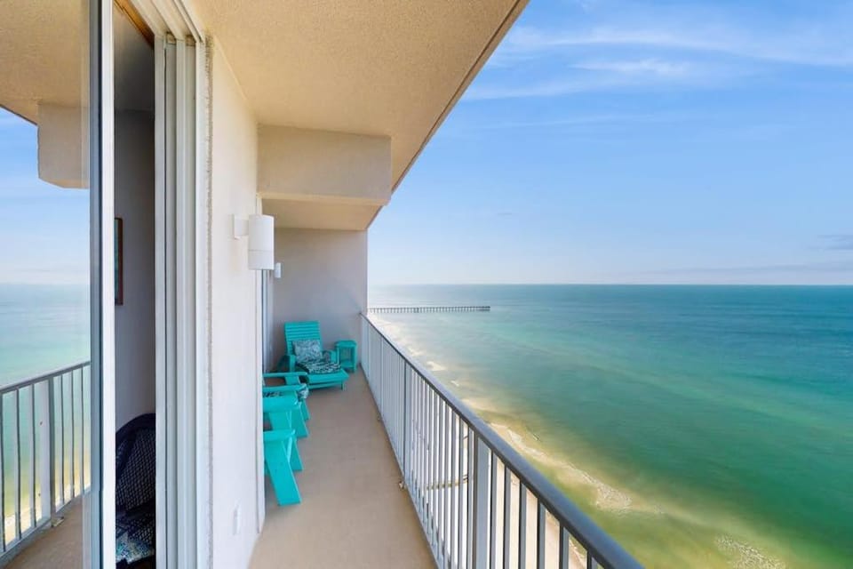 Gulf-front 25th-floor condo with balcony pools & hot tubs - walk to Pier Park House in Panama City Beach