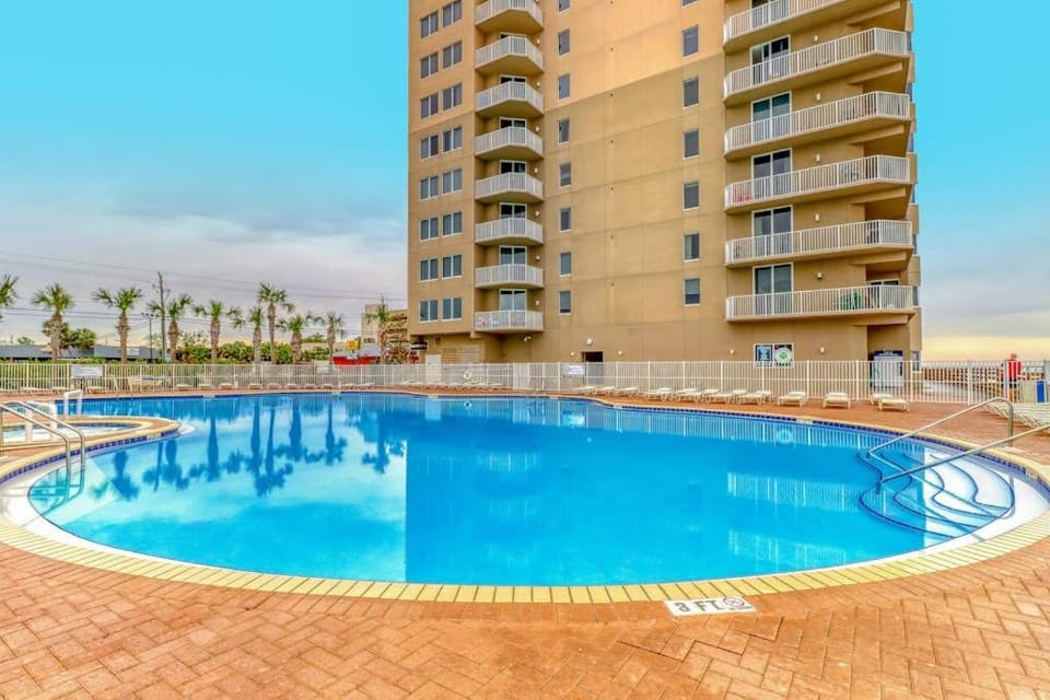 Gulf-front 25th-floor condo with balcony pools & hot tubs - walk to Pier Park House in Panama City Beach