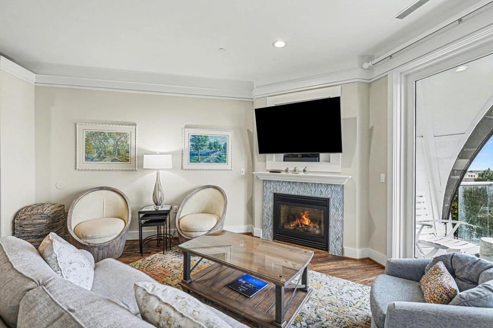 Discover Maritime Lakeview Suite 414 in Bay Harbor, MI—spacious, stylish, and lakeside. Apartment in Bay Harbor