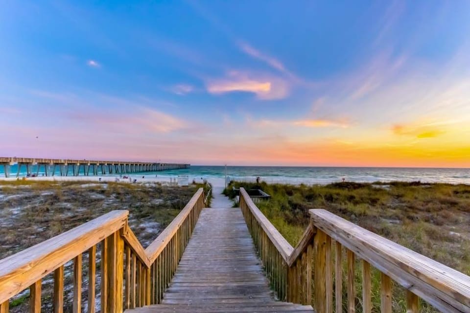 Stunning Gulf front condo with shared pools hot tub Roman spa sauna & game room Apartment in Panama City Beach