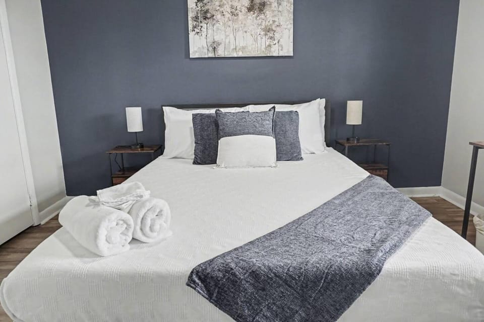 Walk to UAB & Hospitals Fast WiFi + Free Parking - Apartment Apartment in Vestavia Hills