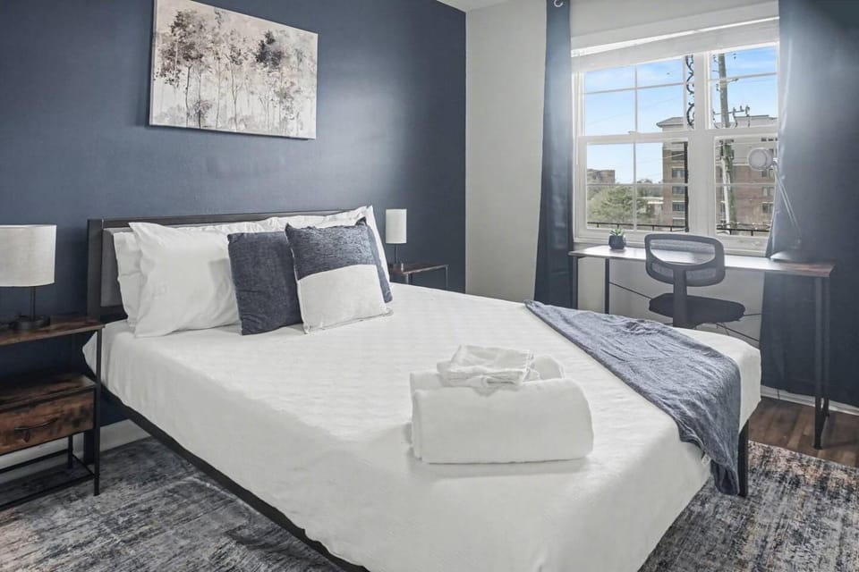Walk to UAB & Hospitals Fast WiFi + Free Parking - Apartment Apartment in Vestavia Hills