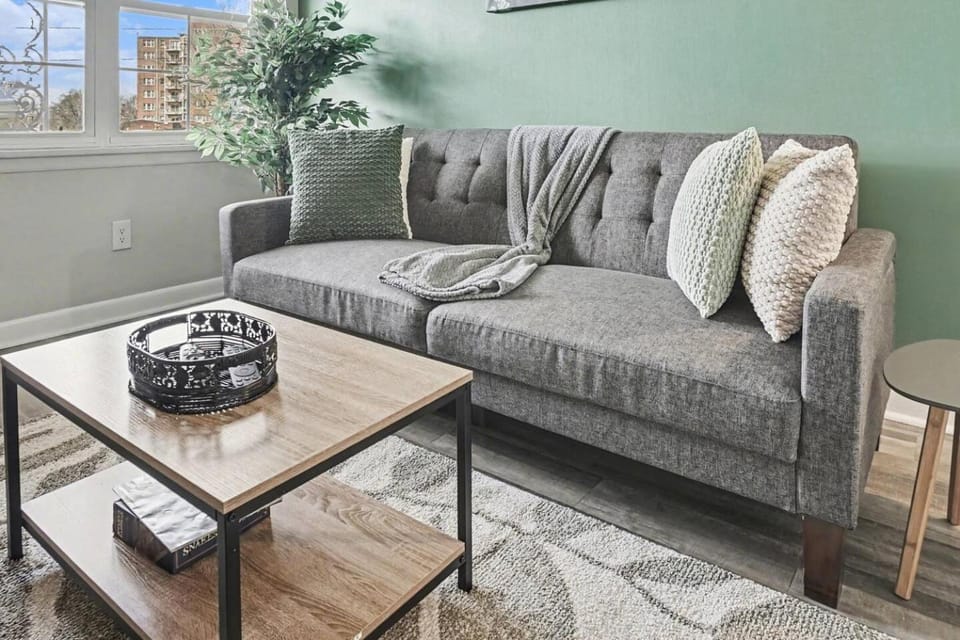 Walk to UAB & Hospitals Fast WiFi + Free Parking - Apartment Apartment in Vestavia Hills