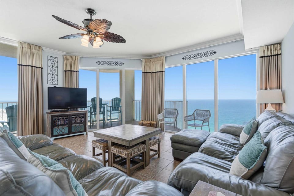 Tropical Gulf front condo with a private balcony shared pool & hot tub House in Panama City Beach