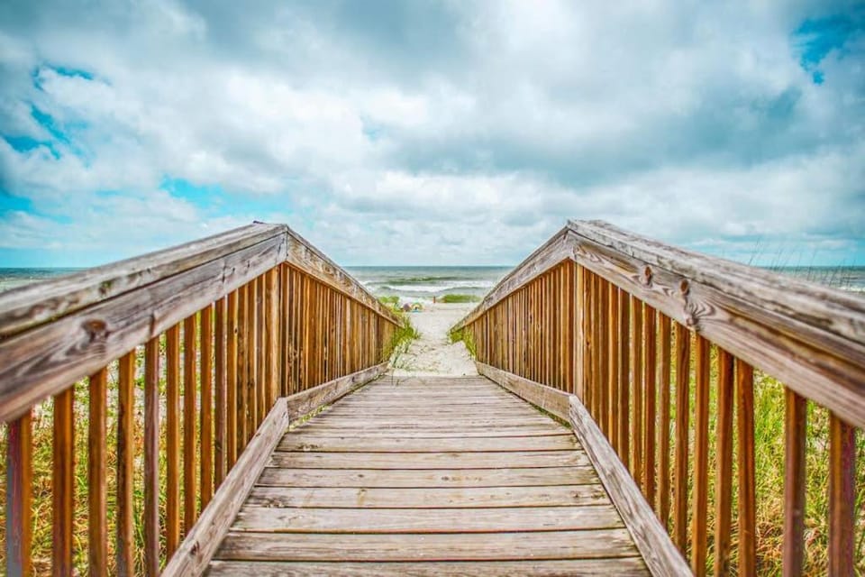 Ideally located coastal condo with Gulf views private balcony & beach access House in Perdido Key