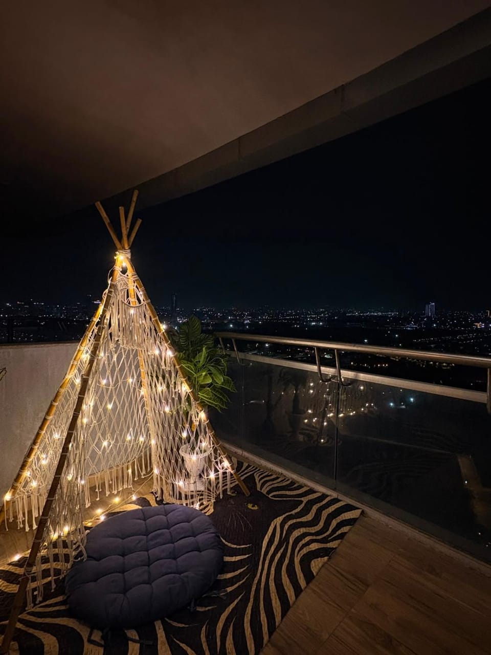 Phantom Stay Apartment in Noida