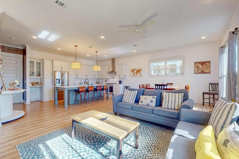 Gorgeous family home plenty of space family-friendly & close to everything House in Perdido Key