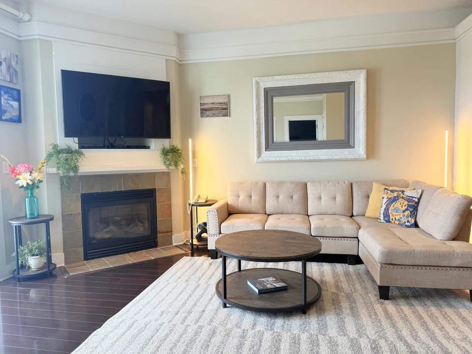 Experience luxury in Maritime Suite 209, Bay Harbor, with 2 beds and stunning amenities. Apartment in Bay Harbor
