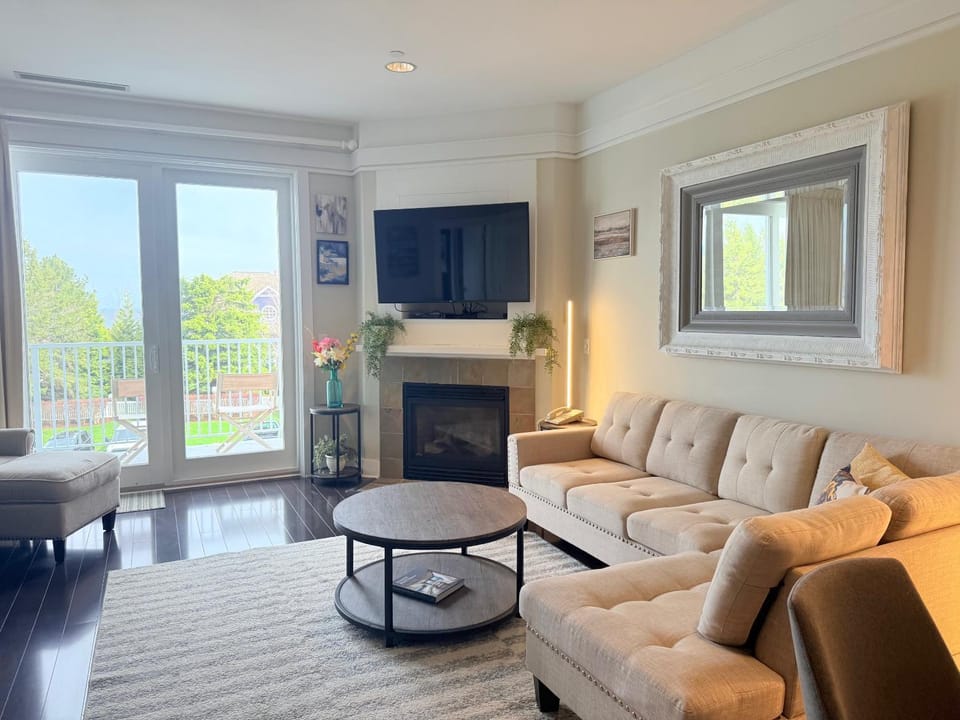 Experience luxury in Maritime Suite 209, Bay Harbor, with 2 beds and stunning amenities. Apartment in Bay Harbor