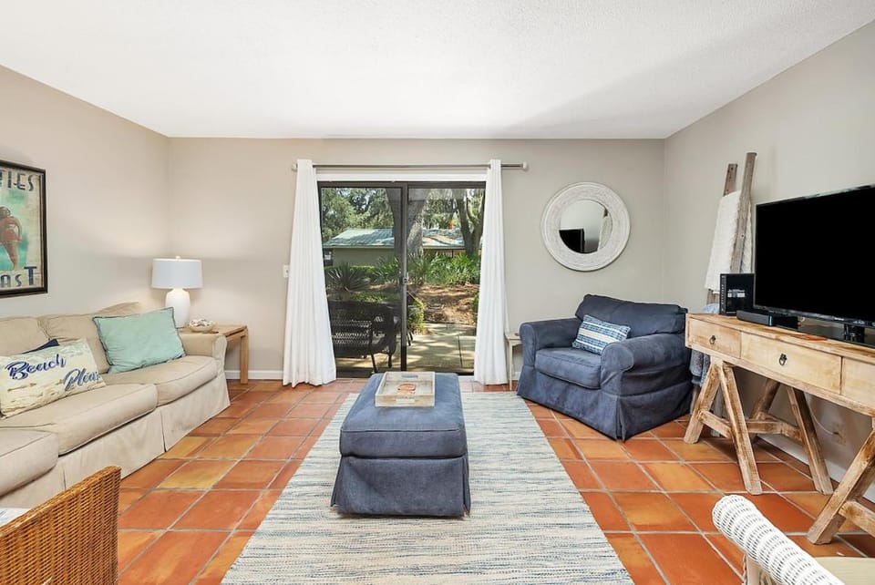 St Simons Island 2BR Condo, Pet-Friendly Townhouse Near Beach, Pool & Pier Village House in Saint Simons Island