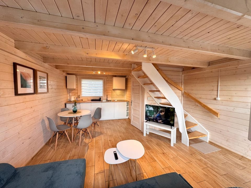 TV and multimedia, Kitchen or kitchenette, Living room, Seating area, Dining area