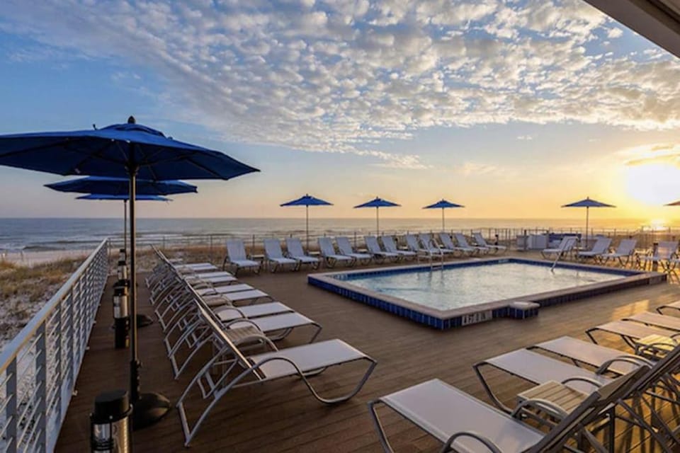 Dog-friendly townhouse with private beach hot tub pool tennis golf gym AC Villa in Perdido Key