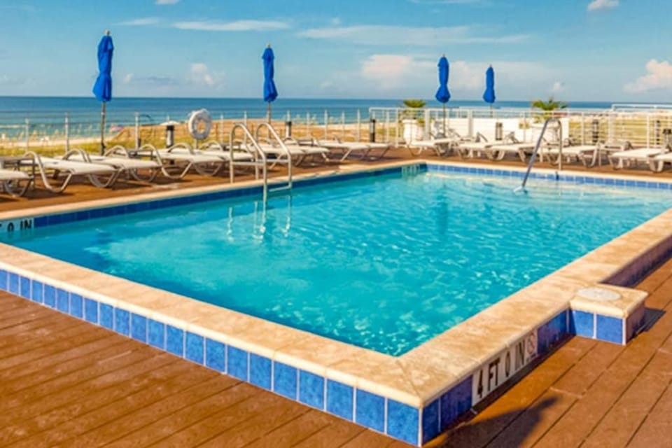 Dog-friendly townhouse with private beach hot tub pool tennis golf gym AC Villa in Perdido Key