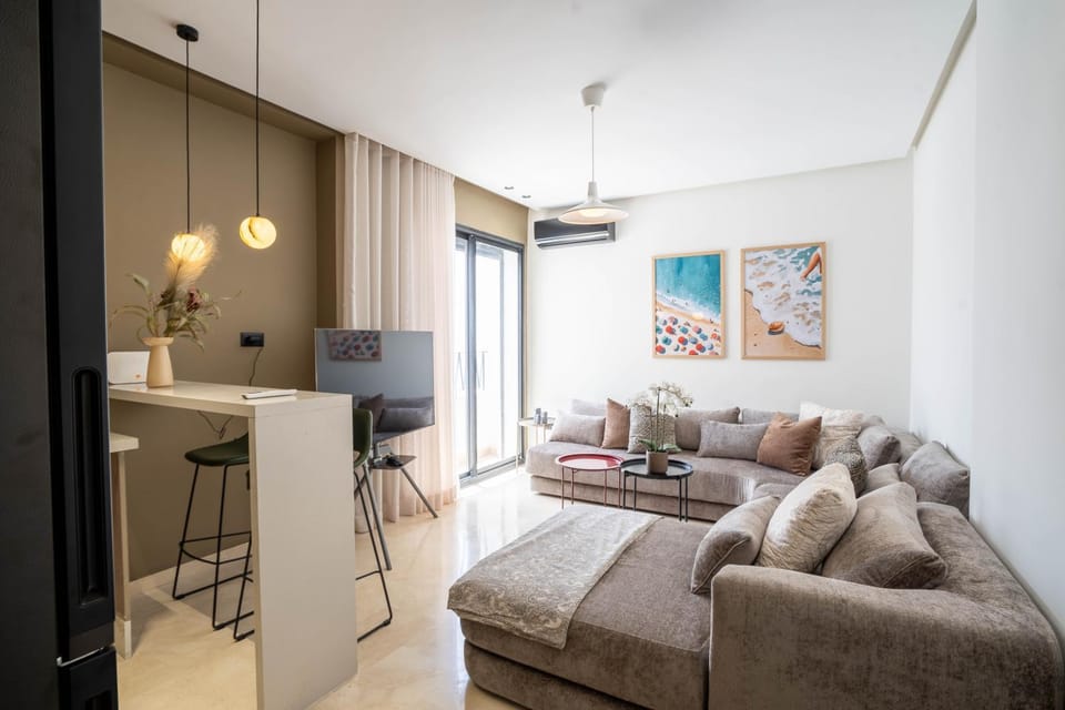 Communal lounge/ TV room, TV and multimedia, Balcony/Terrace, Living room, Seating area, Dining area