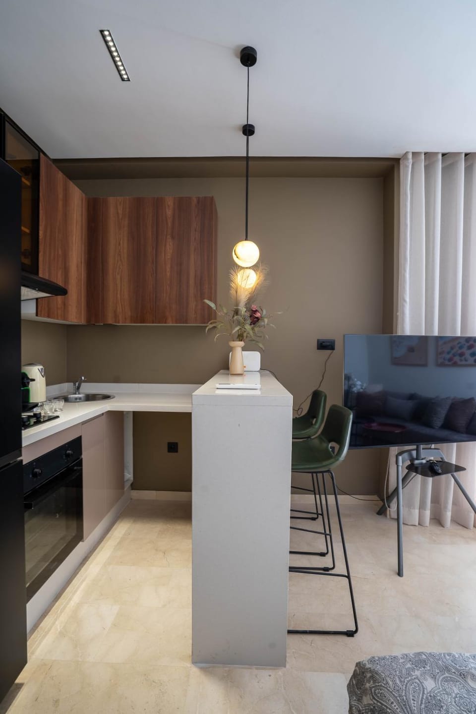 Kitchen or kitchenette, Living room, Dining area, oven