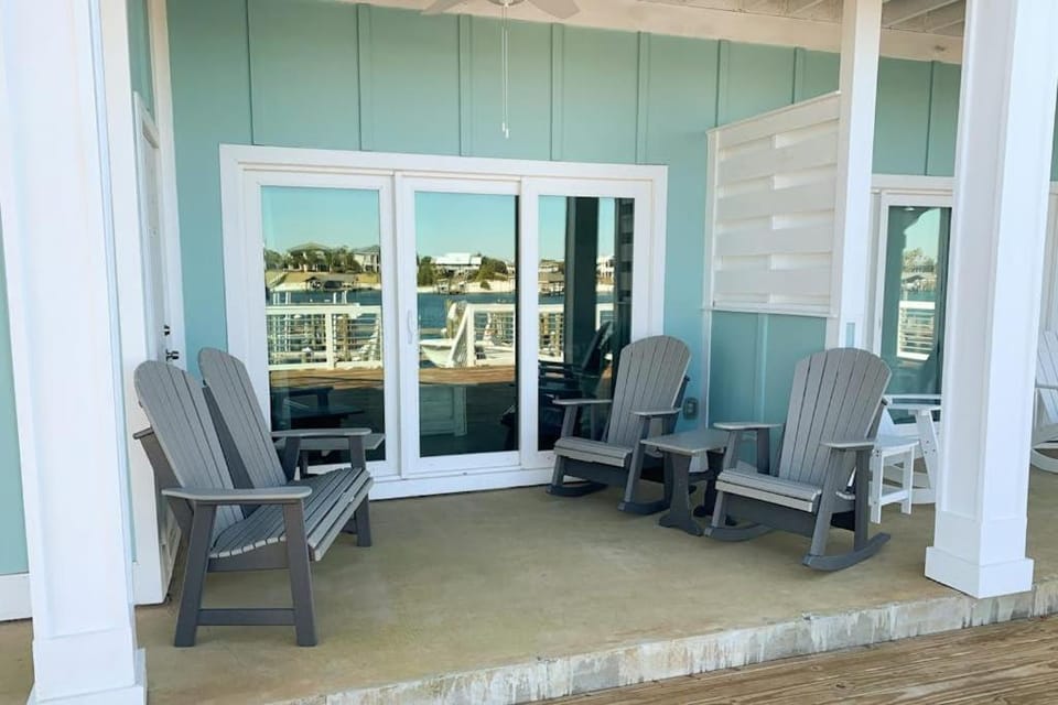 Quaint bay front home with patio full kitchen & WD - snowbird-friendly House in Ono Island