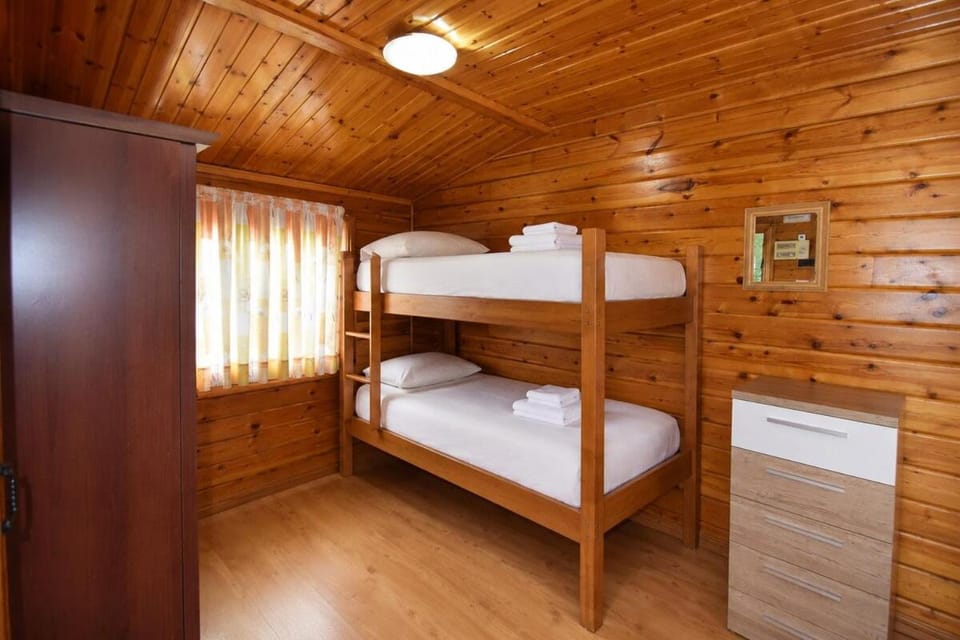 Cabaña Los Lobos de Cabárceno House in Cantabria
