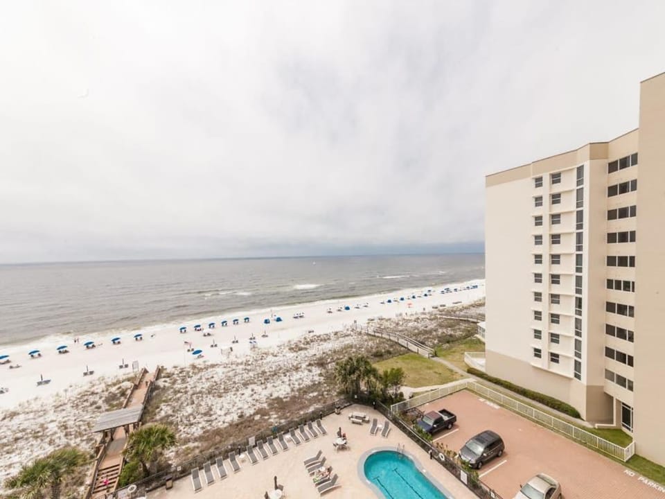 6th-floor charming condo with amazing views & pools House in Perdido Key