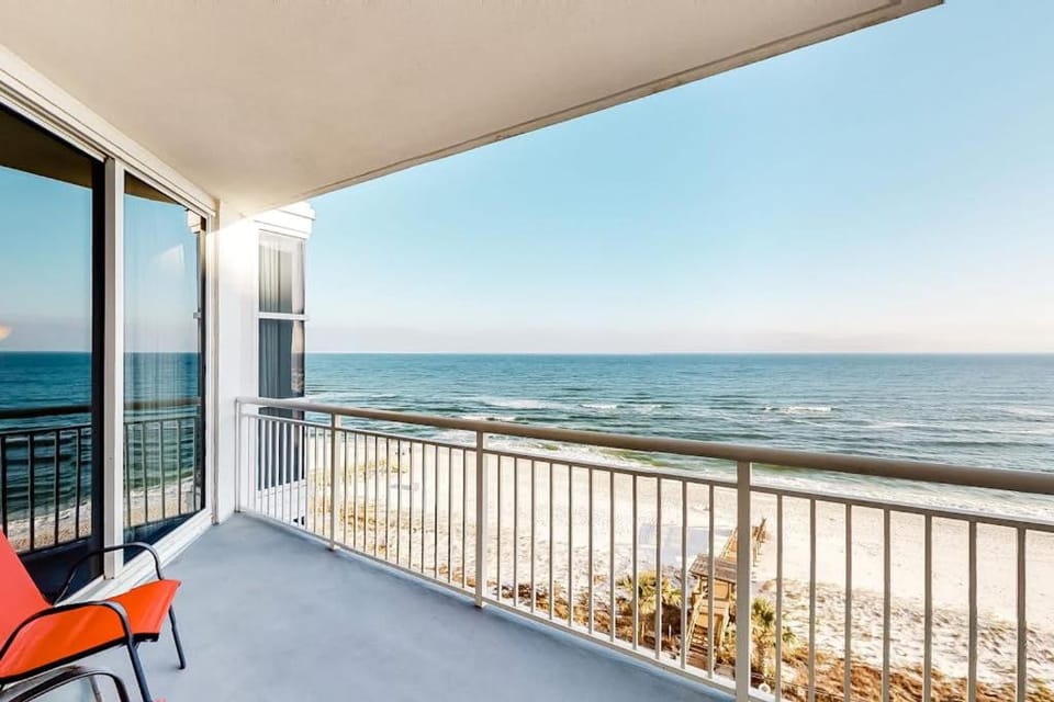6th-floor charming condo with amazing views & pools House in Perdido Key