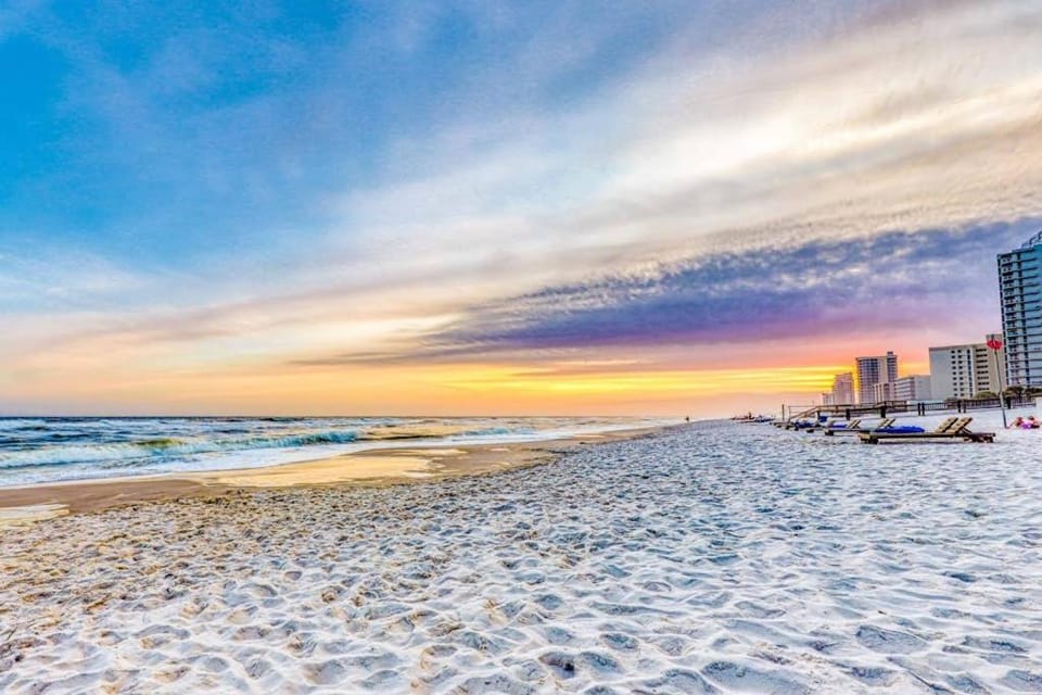 11th-floor Gulf-front condo with views pools hot tub & tennis House in Perdido Key