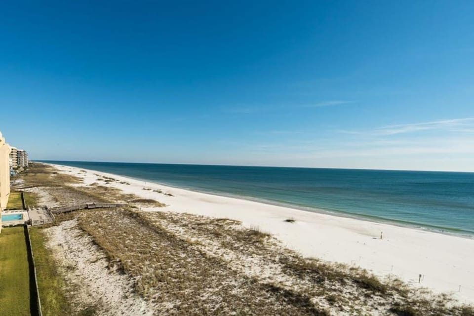 9th-floor Gulf-front condo with spectacular views pool beach access & private balcony House in Ono Island