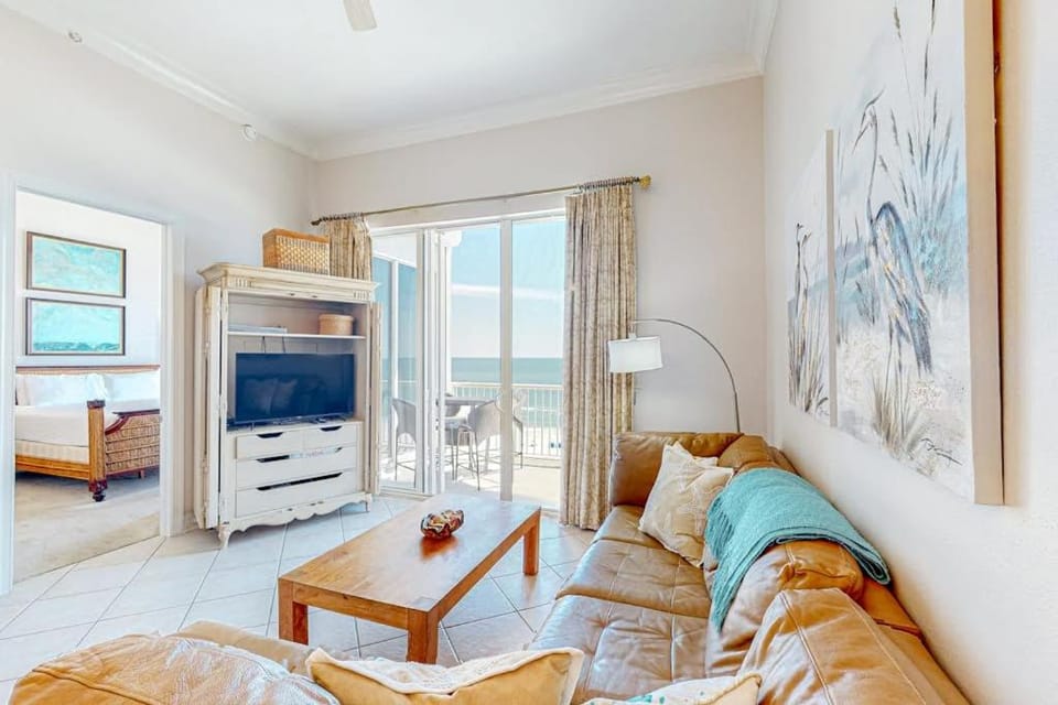 Open condo on-site pool & hot tub gulf-front balcony on the beach House in Ono Island