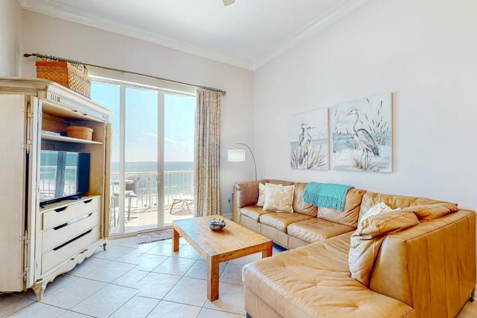 Open condo on-site pool & hot tub gulf-front balcony on the beach House in Ono Island