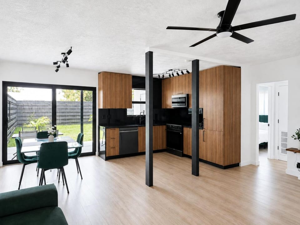 Kitchen or kitchenette, Living room, Seating area