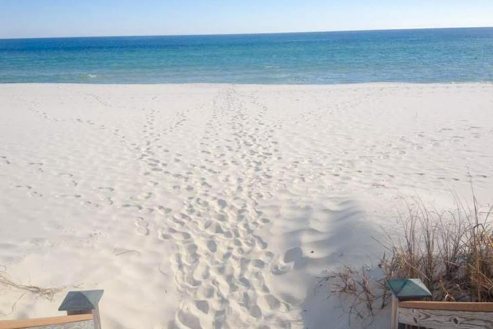 Inviting Gulf-front condo In Perdido Key with waterfront pool hot tub and oceanfront balcony House in Perdido Key