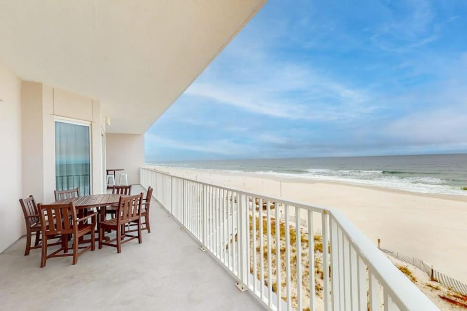Inviting Gulf-front condo In Perdido Key with waterfront pool hot tub and oceanfront balcony House in Perdido Key
