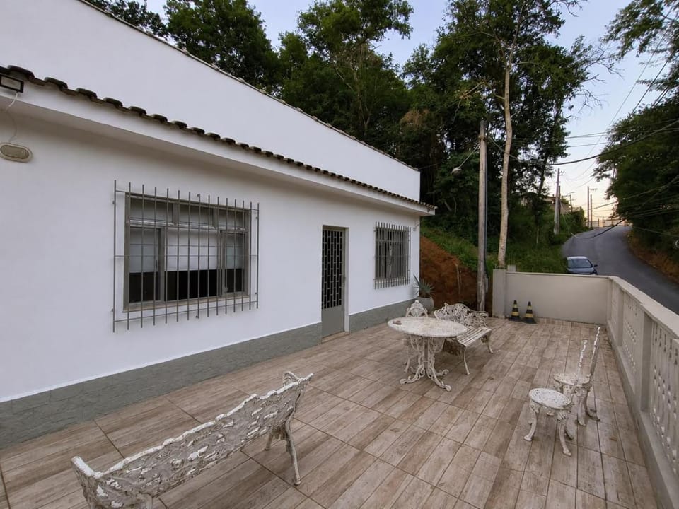 Casa ampla com quintal independente e 2 quartos House in Miguel Pereira