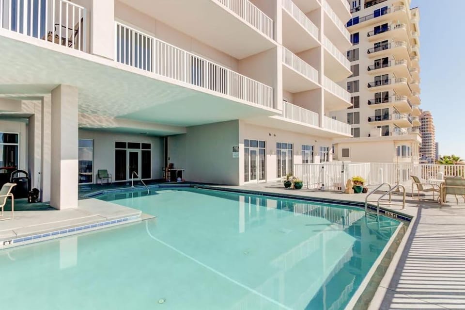 Inviting Gulf-front condo In Perdido Key with waterfront pool hot tub and oceanfront balcony House in Perdido Key