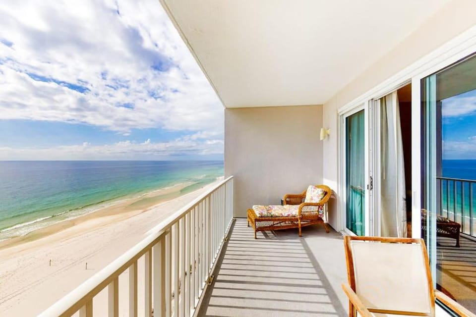 Inviting Gulf-front condo In Perdido Key with waterfront pool hot tub and oceanfront balcony House in Perdido Key