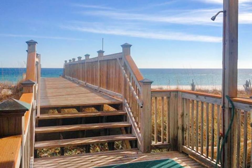 Inviting Gulf-front condo In Perdido Key with waterfront pool hot tub and oceanfront balcony House in Perdido Key