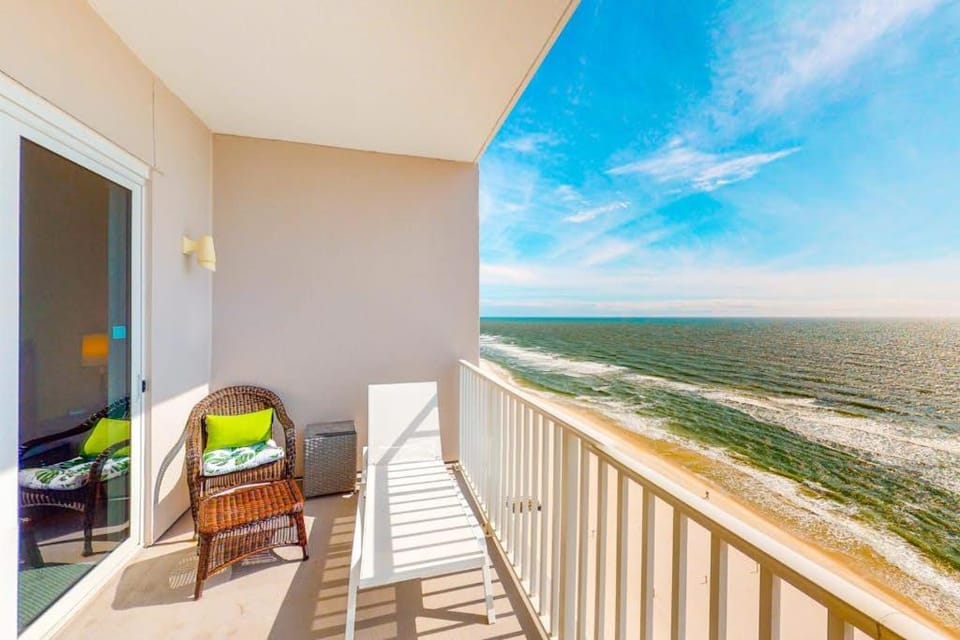 Inviting Gulf-front condo In Perdido Key with waterfront pool hot tub and oceanfront balcony House in Perdido Key