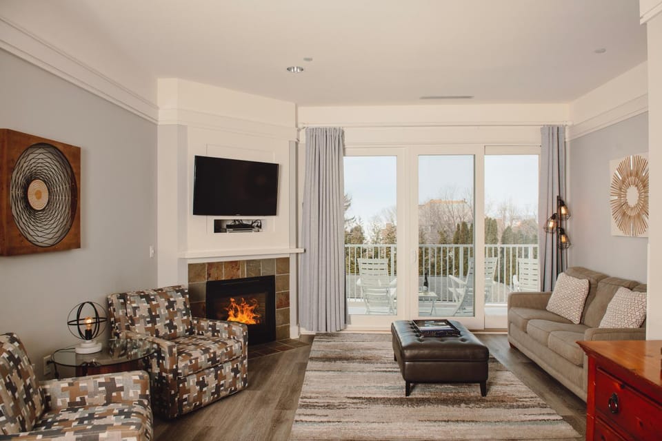Maritime Suite 214: Spacious 2BR condo in charming Bay Harbor with stunning village views. Apartment in Bay Harbor