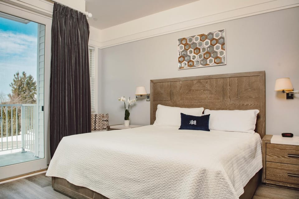 Maritime Suite 214: Spacious 2BR condo in charming Bay Harbor with stunning village views. Apartment in Bay Harbor