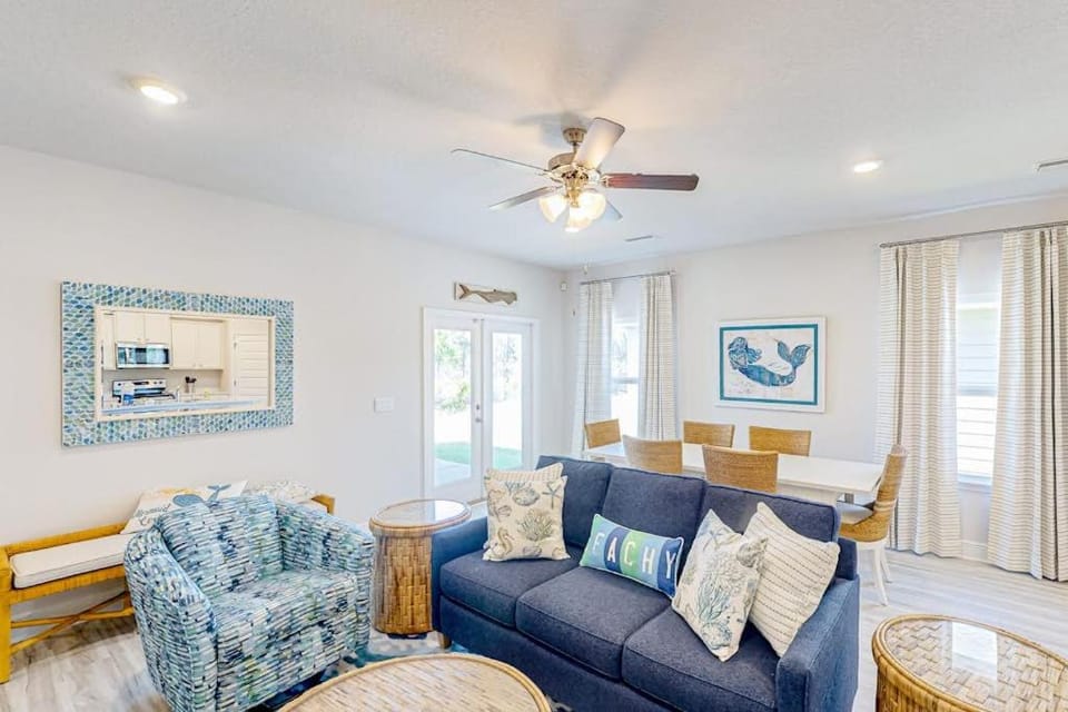 Windmark home with mother-in-law suite pool access washer&dryer and AC House in Florida
