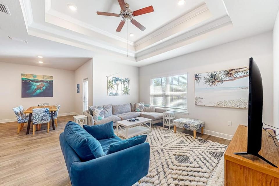 Heated community pool themed kids room dog friendly Beach & Relaxing Massage House in Florida
