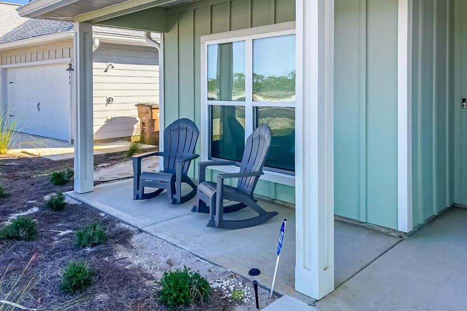 Heated community pool themed kids room dog friendly Beach & Relaxing Massage House in Florida